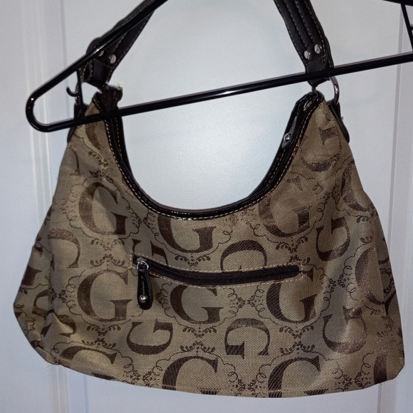 "G" brand handbag! - Picture 2 of 5